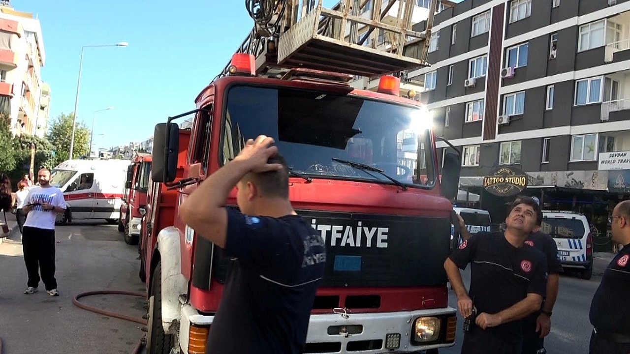 Evin mutfağında çıkan yangında evde bulunan 3 kişi dumandan etkilendi