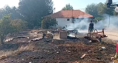 Serik'te çıkan yangında biber serası zarar gördü