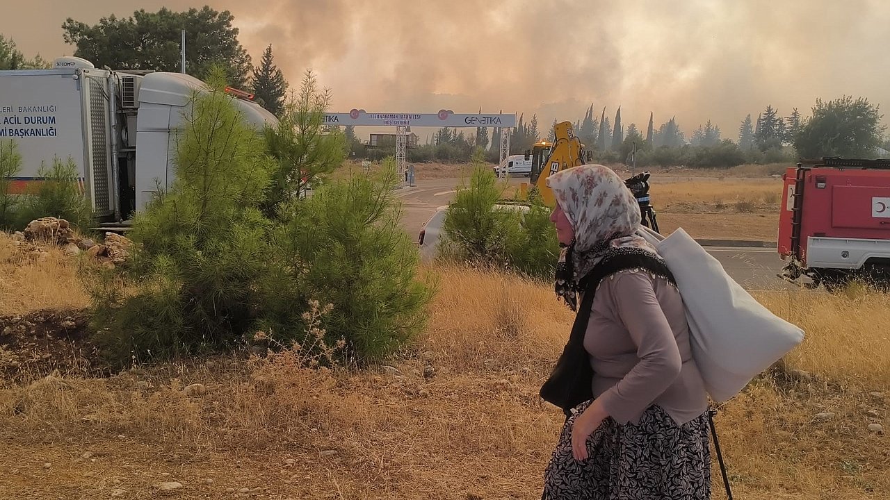 Yangını gözyaşları içinde izlediler